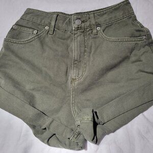 Asos Design Slouchy Mom Jeans Shorts In washed Khaki Size US 0 NWT